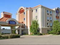 Travelodge Spruce Grove 2*