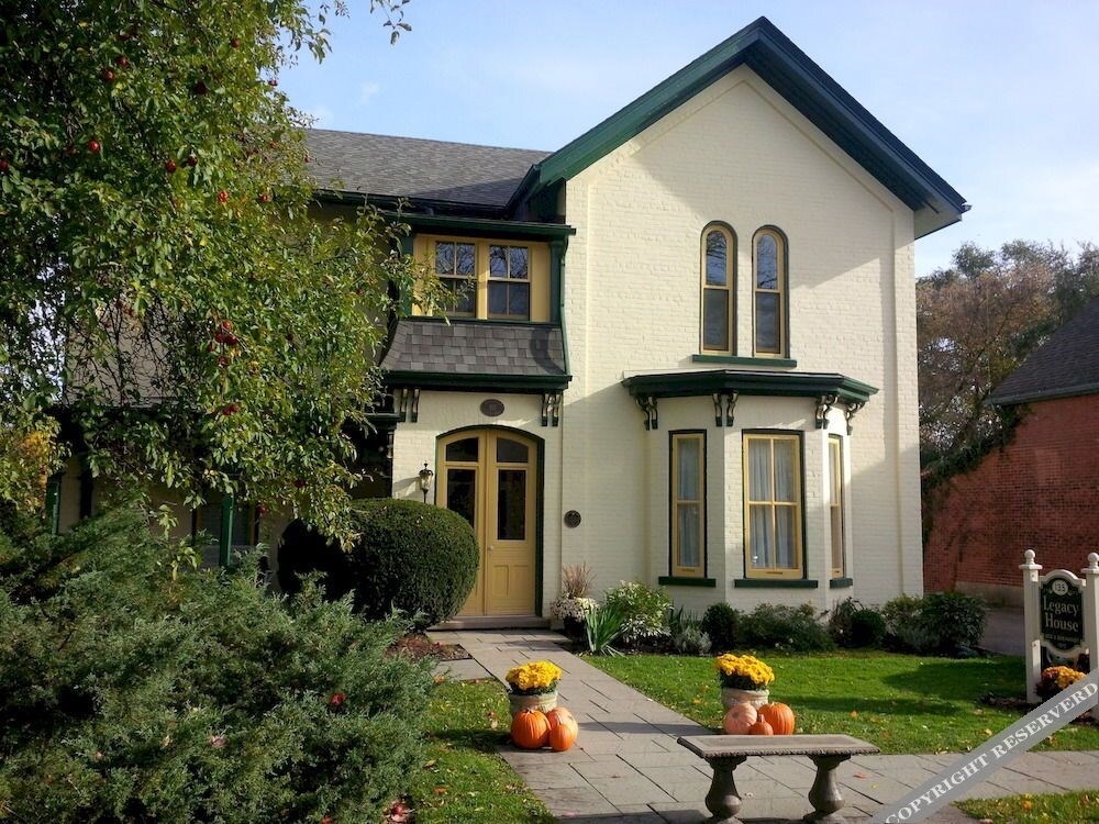 Legacy House Bed and Breakfast 
