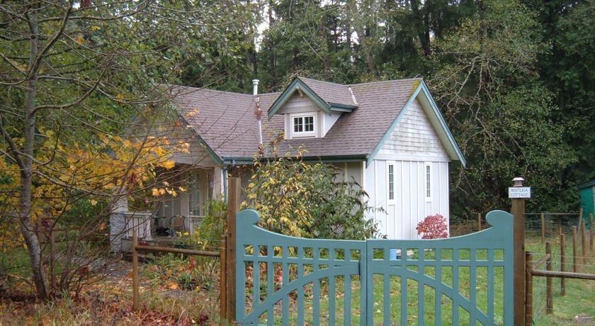 Wisteria Honeymoon Cottage 