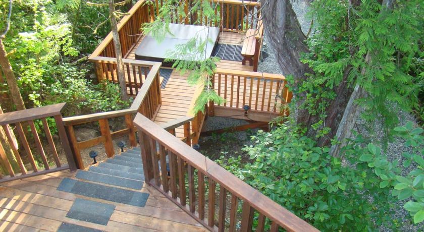 Tofino Forest View Cabin by Cox Bay 