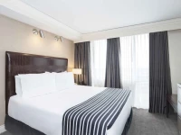 Sandman Signature Toronto Airport Hotel 