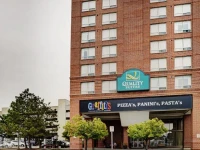 Quality Suites Toronto Airport Hotel 