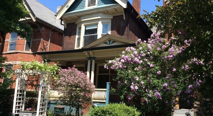 Elliott House Bed & Breakfast 