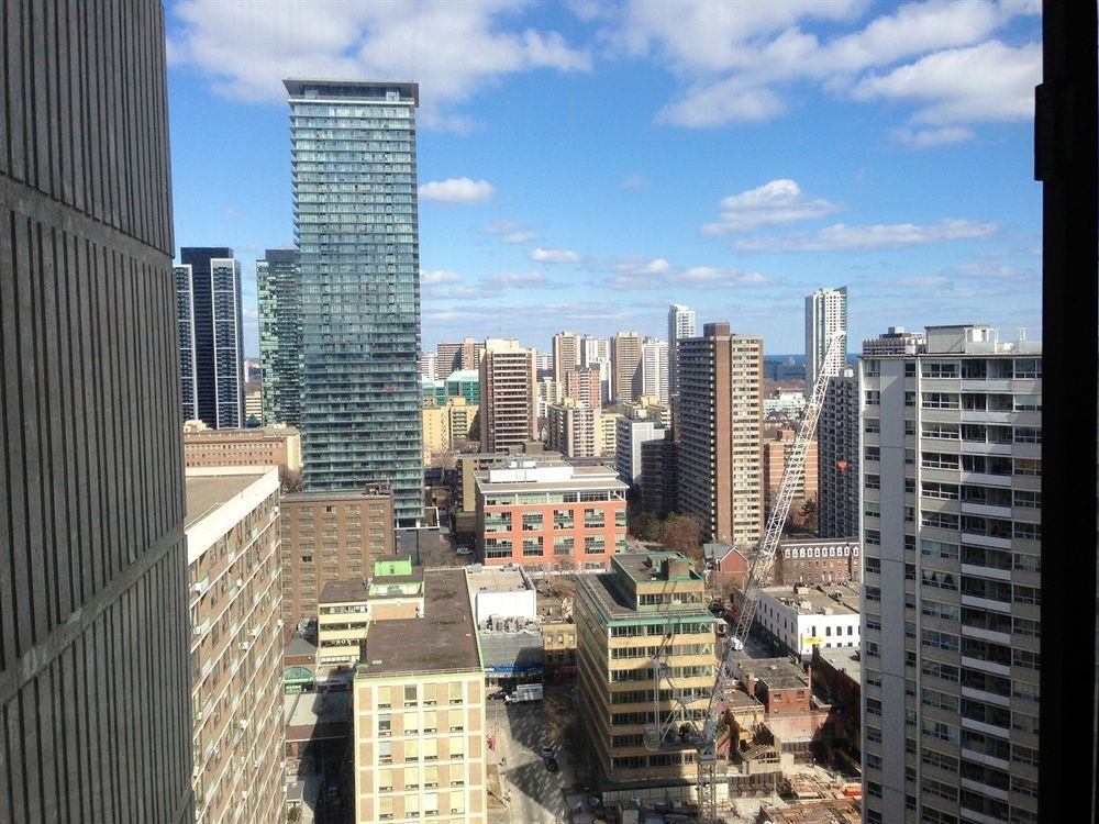 Toronto Furnished Living Bay Street 