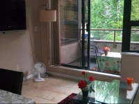 2 Bedroom Apt in Heart of Downtown 