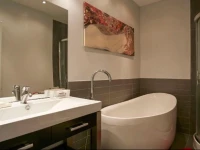 Classy Comfortable Condo and Basement 