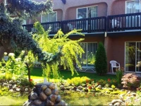 Village Green Hotel 