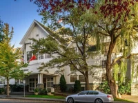 The Huntingdon Manor Hotel 