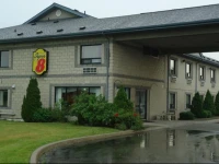 Super 8 Windsor 