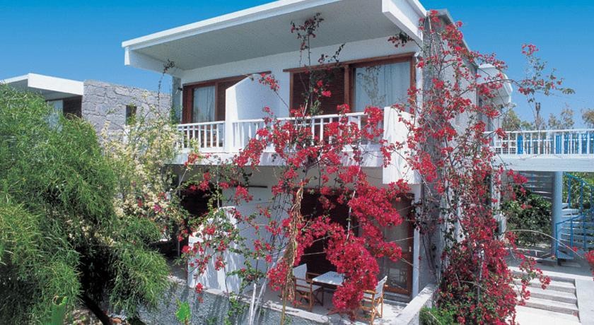 Chronis Rooms & Apartments 