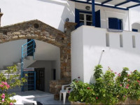 Flora Apartments & Studios