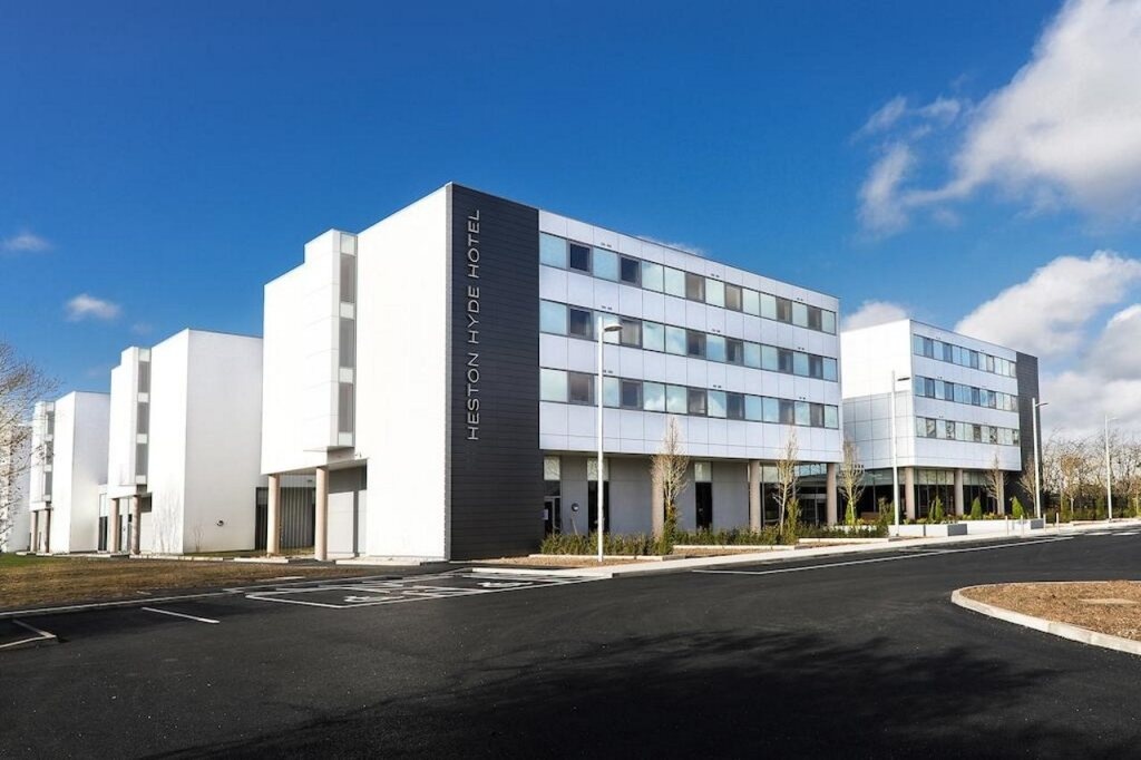 Heston Hyde Hotel 4*
