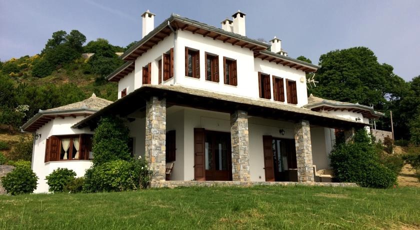 Anilio Villa 