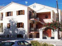 Alexatos Studios & Apartments 