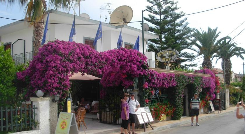 Harrys Bar & Apartments 1 