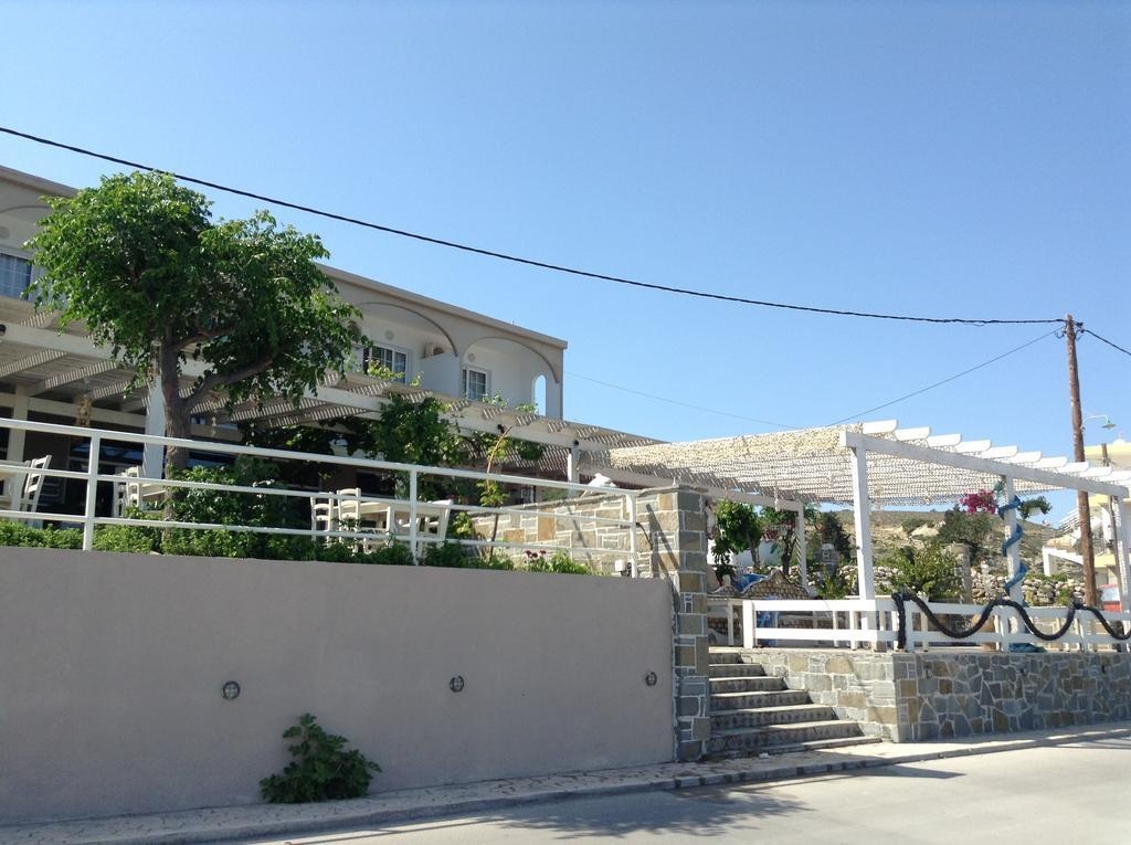 Delfini Beach Hotel 2*