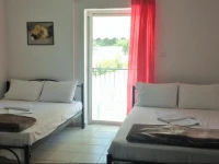 Gatos Studios & Apartments 