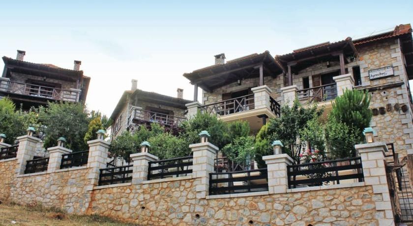 Three-Bedroom Holiday home with a Fireplace in Astros Arkadias Pelo. 
