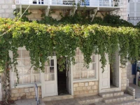 Botsis Guest House 
