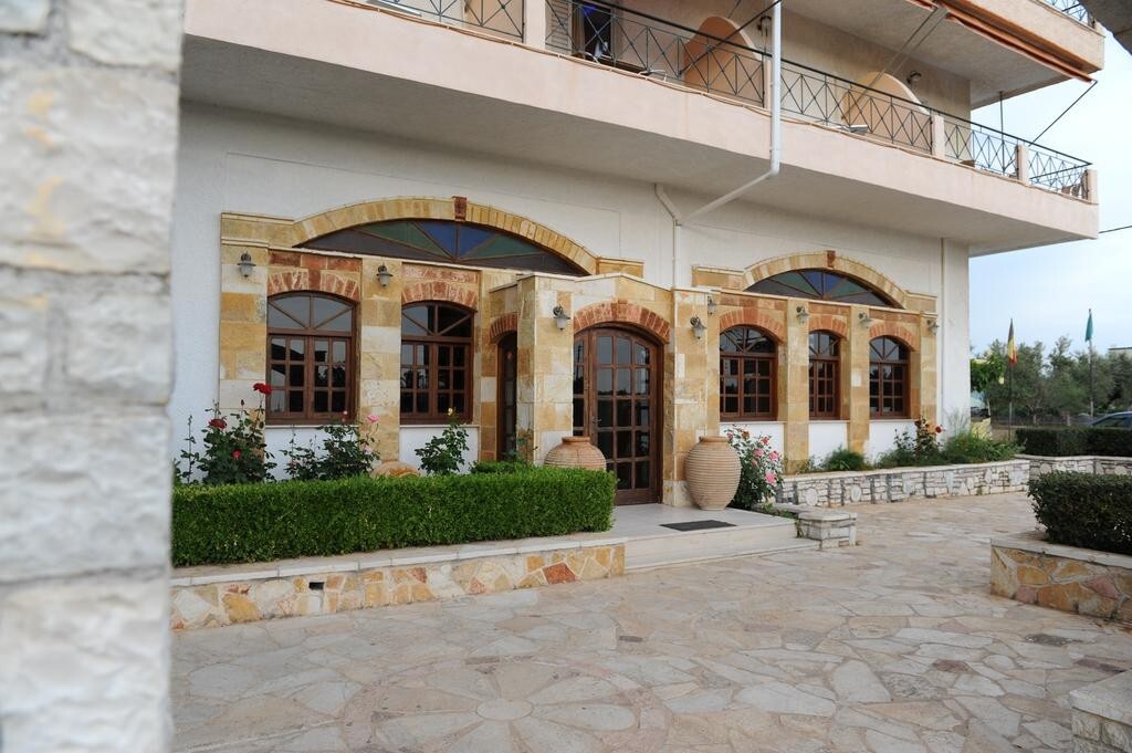 Kaiafas Lake Hotel 