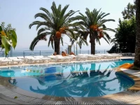 Roussos Studios 