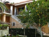 Manos Studios & Apartments 