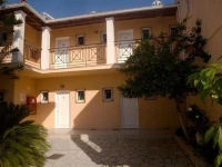 Metaxa Apartments 
