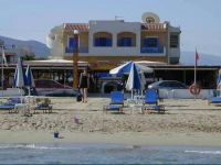 Mikes Beach Apartments & Studios 
