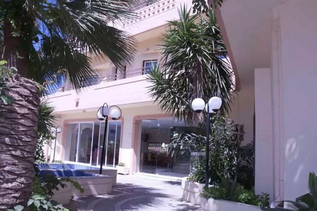 Louladakis Apartments 