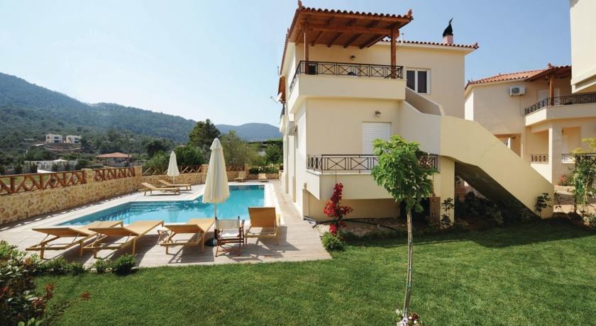 Holiday Home Korfos; Korinthos with a Fireplace 02 