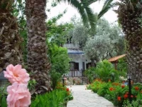 Menelaos Apartments 