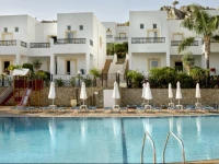 Lambis Studios & Apartments 