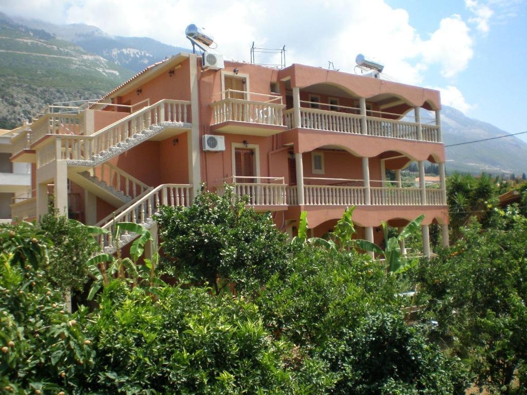 Marinos Studios 