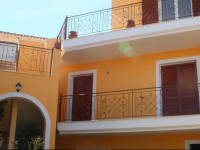 Lakis Apartments