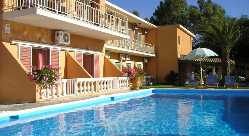 River Studios & Apartments 
