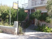 Eleni Studios & Apartments 