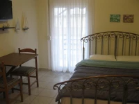 Theo Apartments 