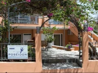 Poseidon Studios & Apartments 