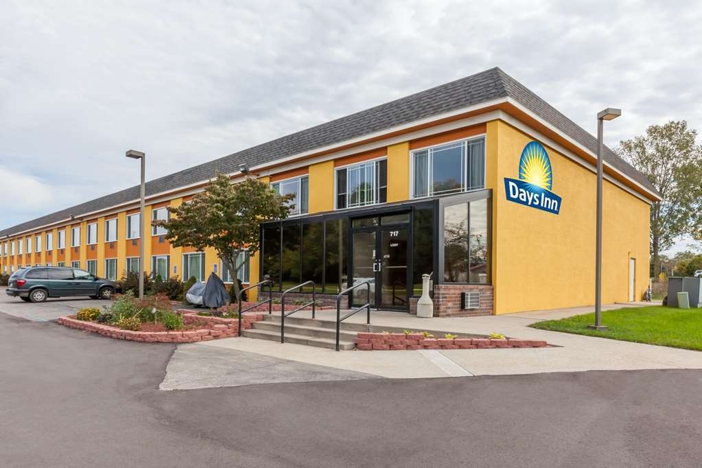 Days Inn Holland 2*