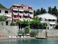Logans Beach Hotel 