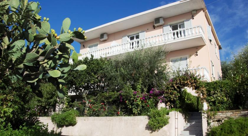 Apostolos & Eleni Family Apartments 