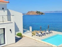Eleia Seafront Villas 