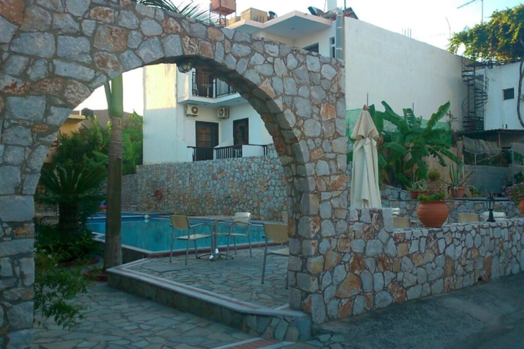 Lolas Hotel 
