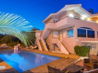 Kapahi Seaview Hotel Apartments 