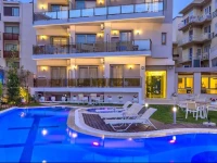 Leonidas Hotel & Apartments 