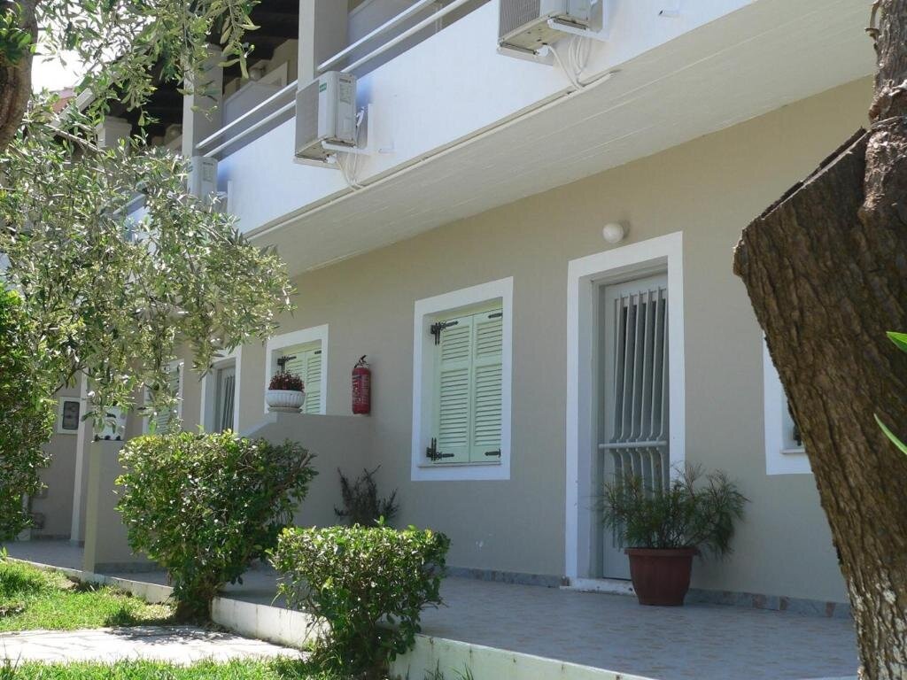 Alexandros Studios Apartments 