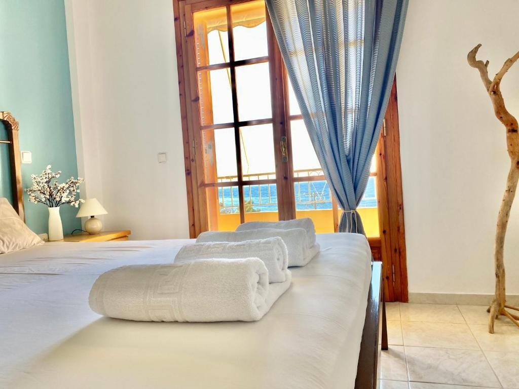 Lianos Apartments 