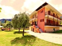 Dryades Apartments & Studios 