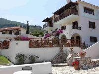 Pleoussa Studio and Apartments 