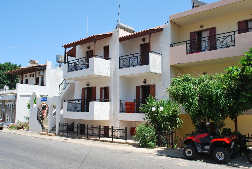 Koula Apartments 